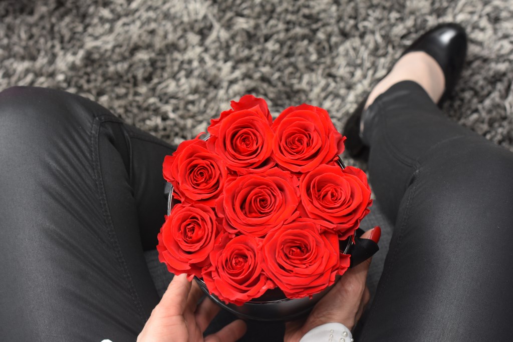Love Flowerbox mit roten Rosen