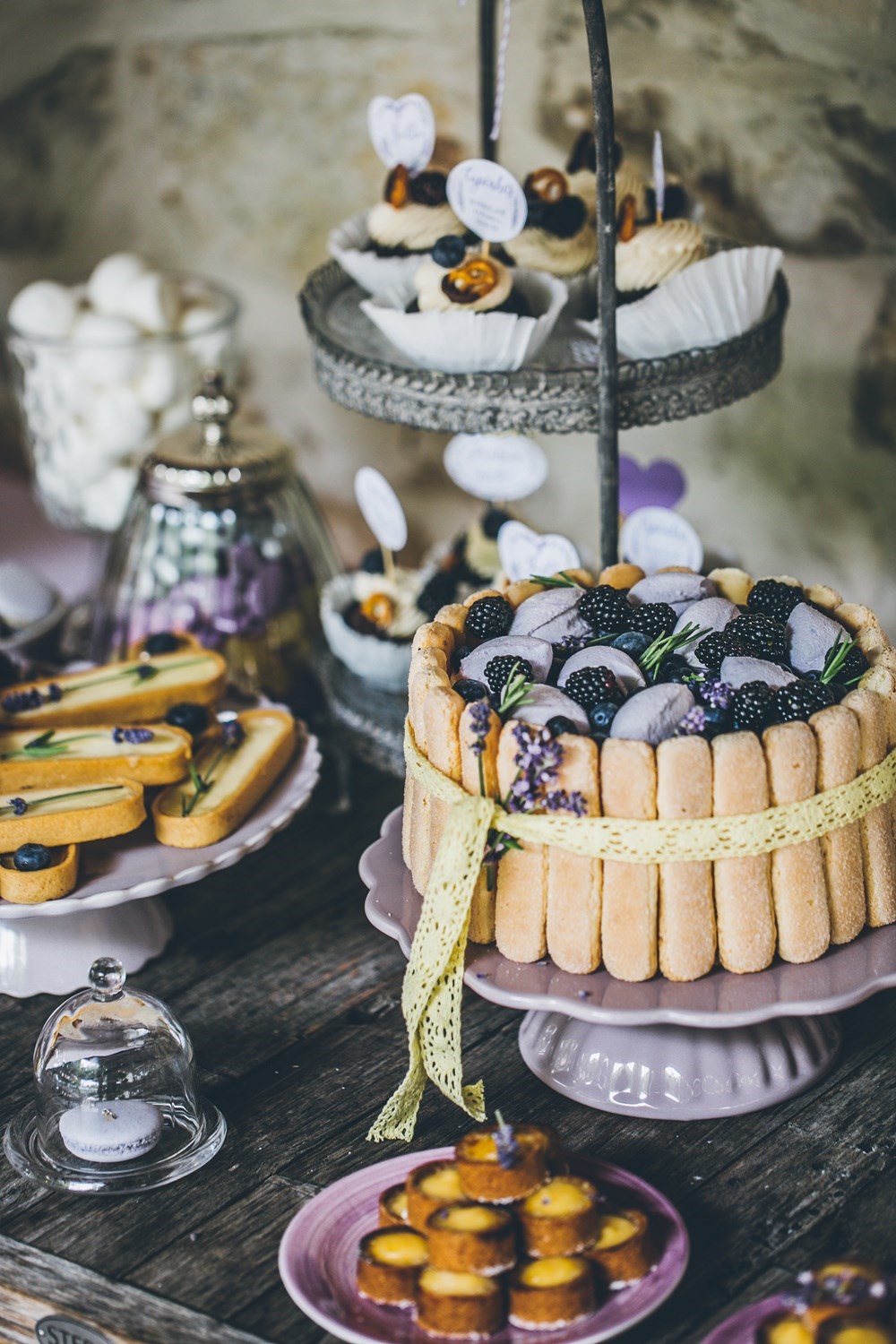 Sweet Table mit vielen Naschereien