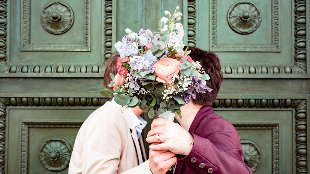 Heiratsantrag vor der Grabkapelle